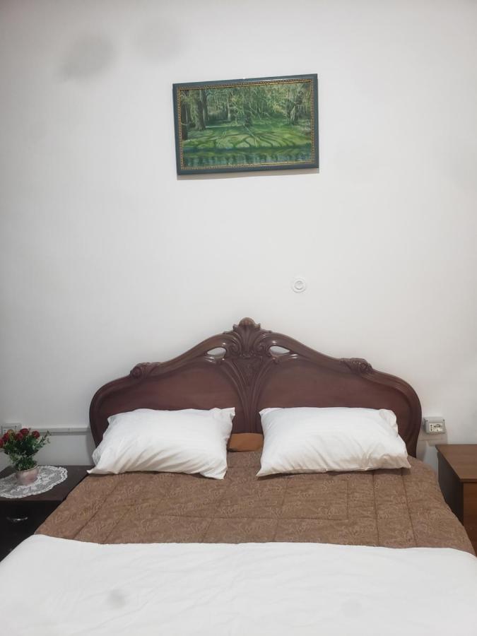 Hostel Oakland Тирана Екстер'єр фото