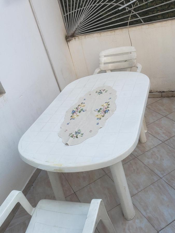 Hostel Oakland Тирана Екстер'єр фото