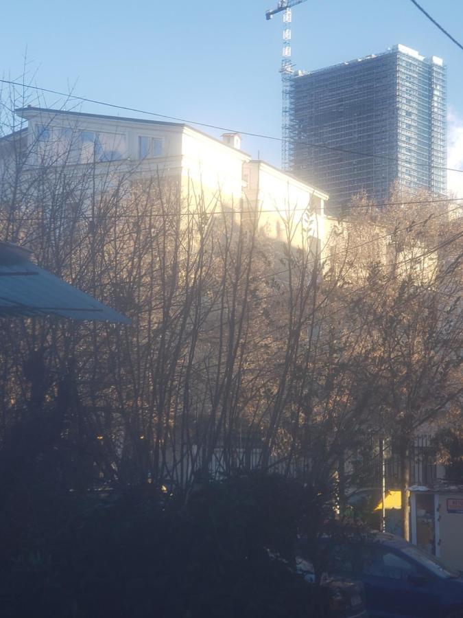 Hostel Oakland Тирана Екстер'єр фото