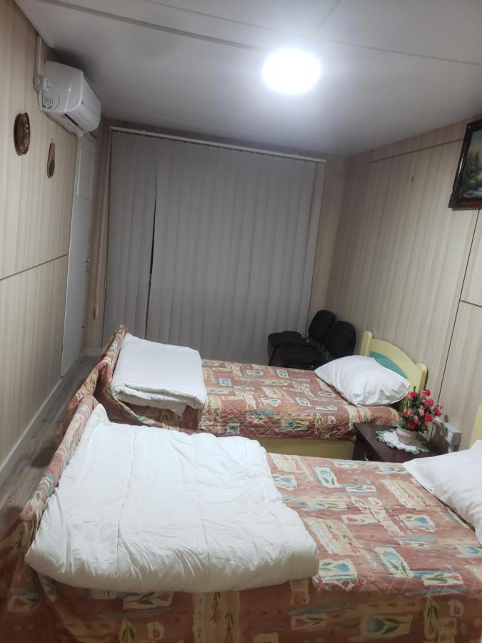 Hostel Oakland Тирана Екстер'єр фото