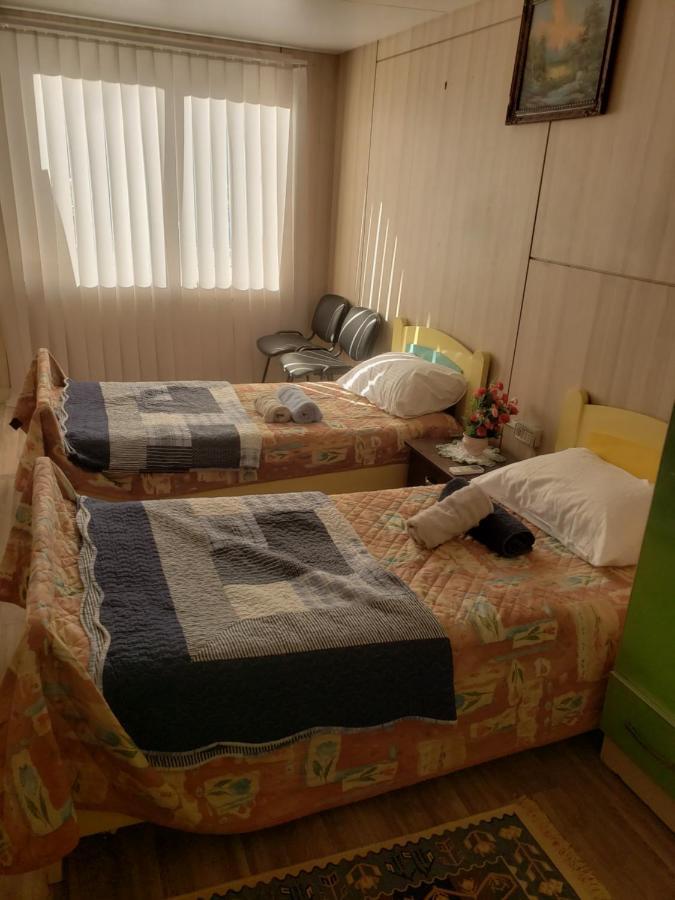 Hostel Oakland Тирана Екстер'єр фото