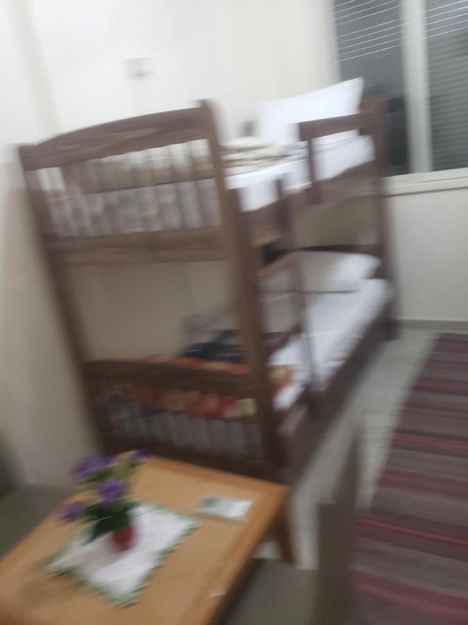 Hostel Oakland Тирана Екстер'єр фото