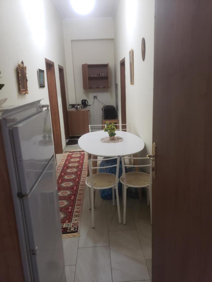 Hostel Oakland Тирана Екстер'єр фото