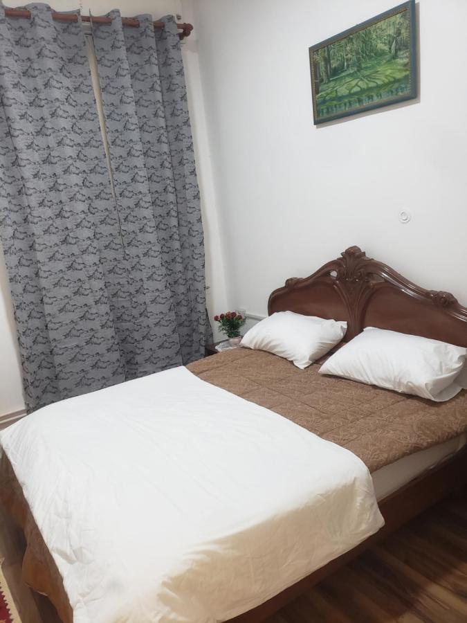 Hostel Oakland Тирана Екстер'єр фото
