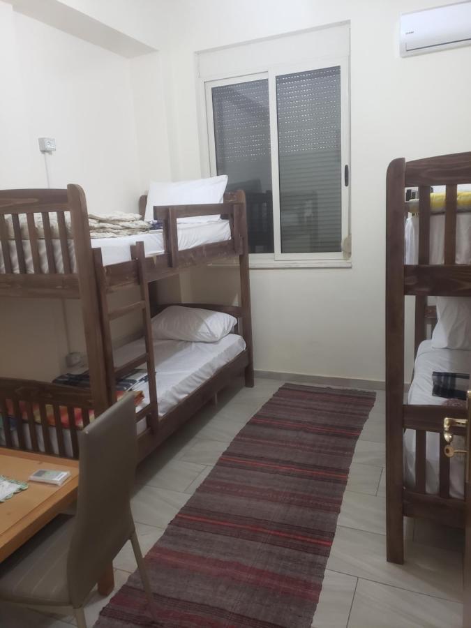 Hostel Oakland Тирана Екстер'єр фото