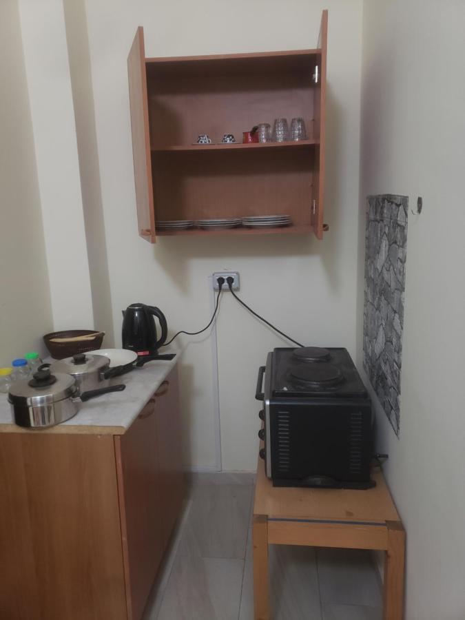 Hostel Oakland Тирана Екстер'єр фото