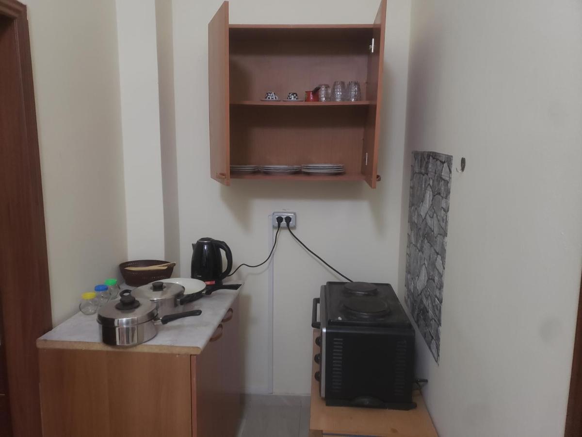 Hostel Oakland Тирана Екстер'єр фото