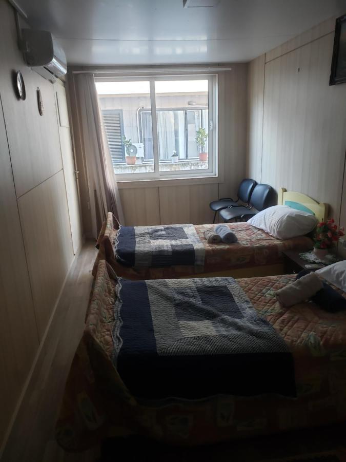 Hostel Oakland Тирана Екстер'єр фото