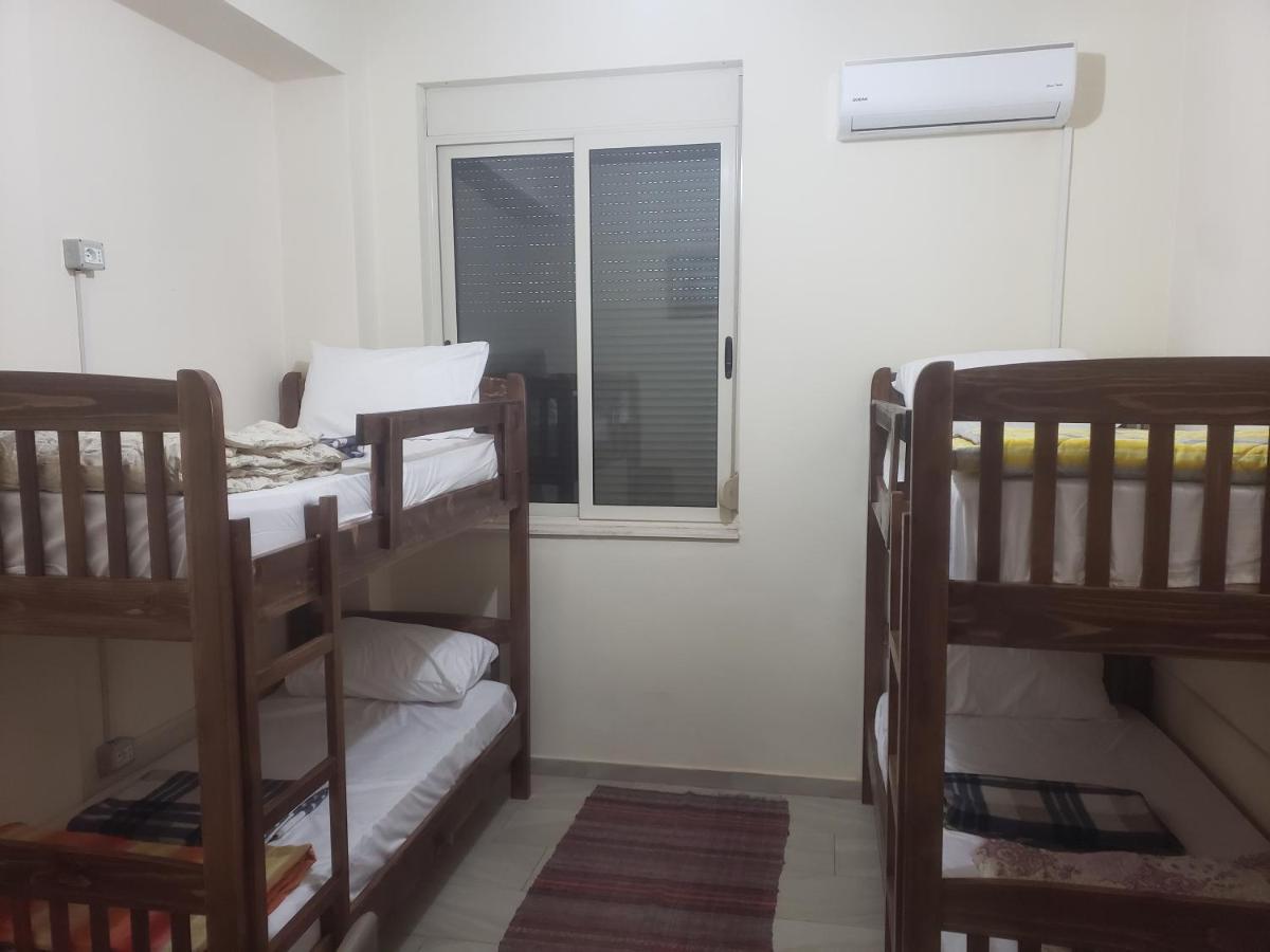 Hostel Oakland Тирана Екстер'єр фото