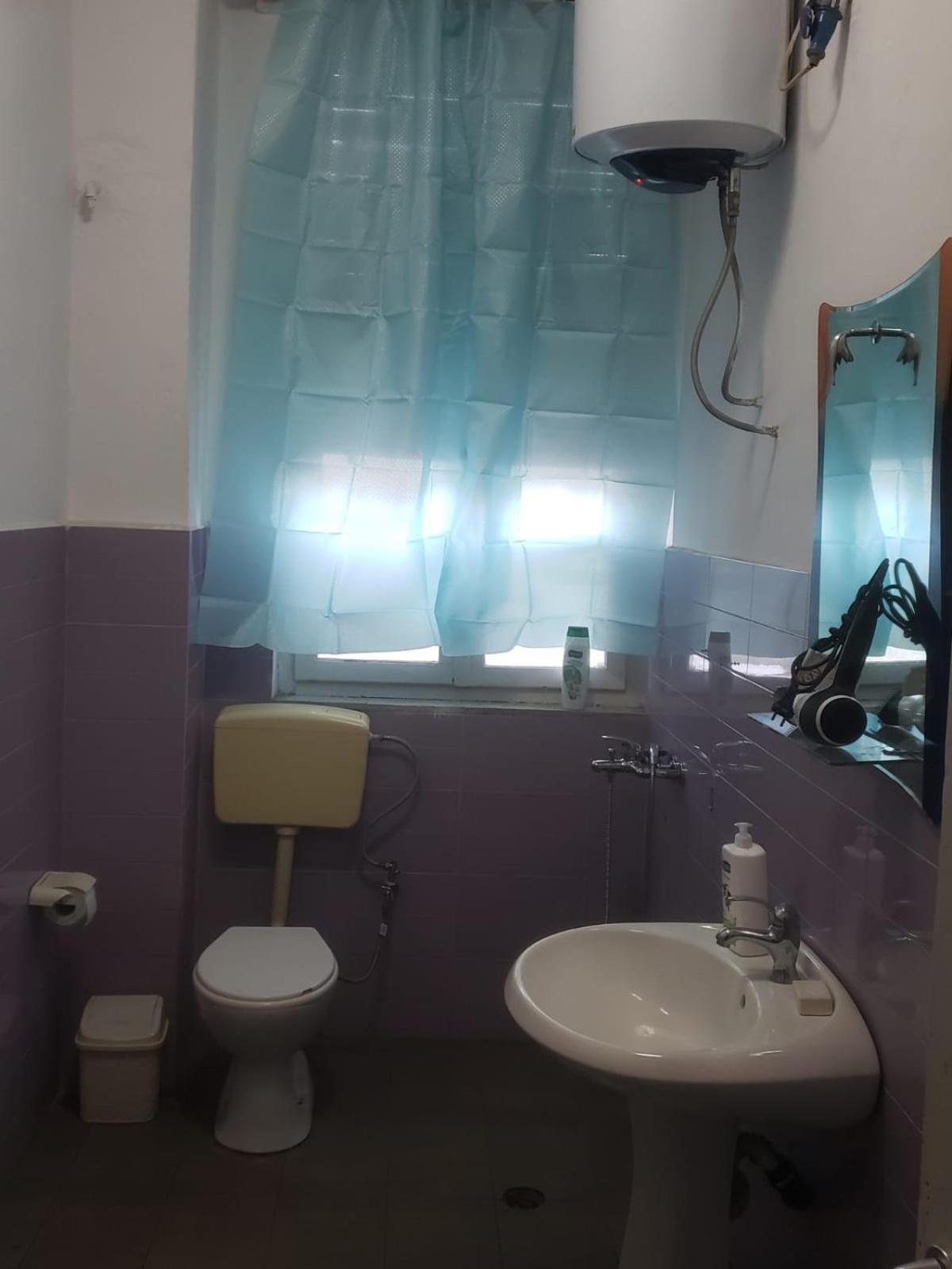 Hostel Oakland Тирана Екстер'єр фото