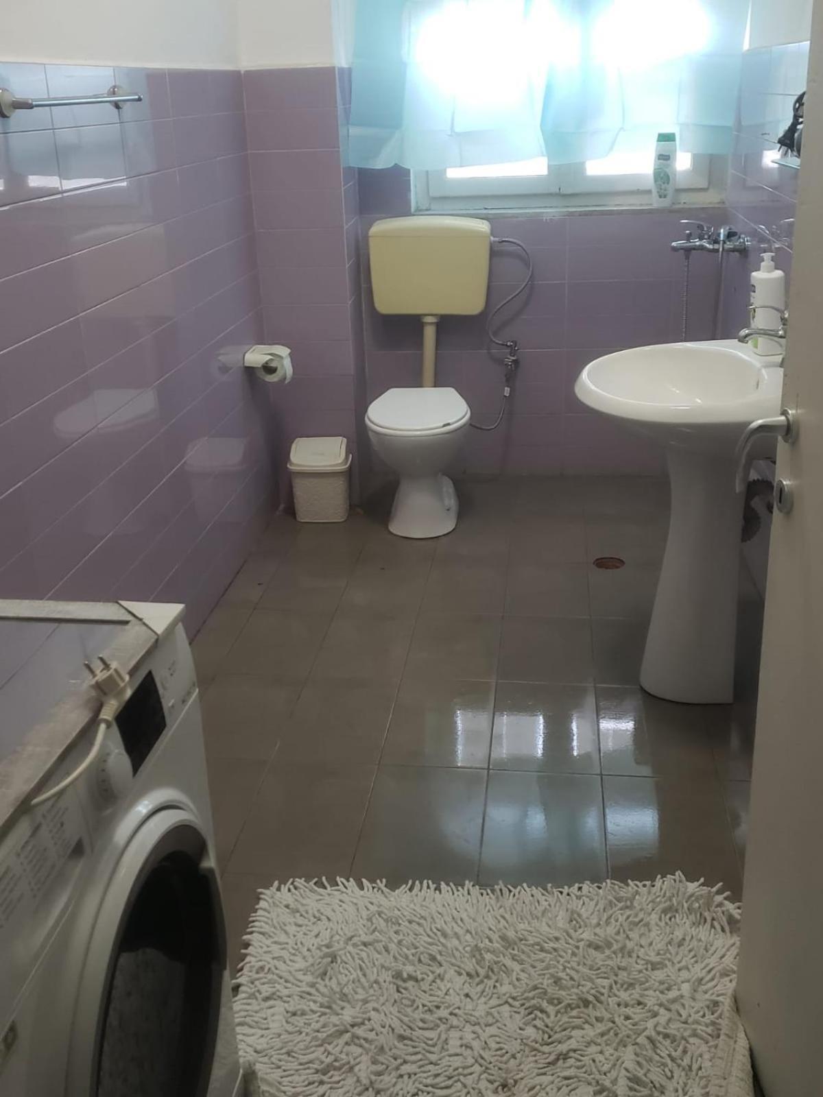 Hostel Oakland Тирана Екстер'єр фото